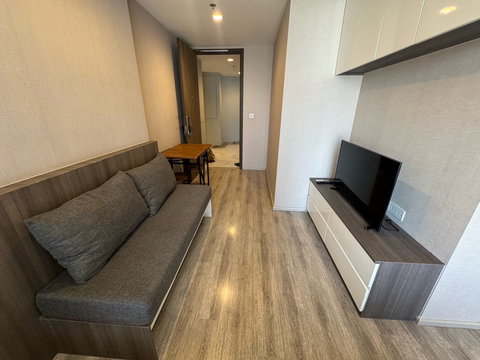 CD262/For rent Ideo Mobi Asoke, high floor room, panoramic city view, 0 meters from MRT Phetchaburi.