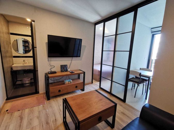 ให้เช่า Brix condo ติด BTS สิรินธร ตกแต่งสไตล์ล็อฟ ห้องกว้าง 33 ตรม. เฟอร์ครบ พร้อมเข้าอยู่ 