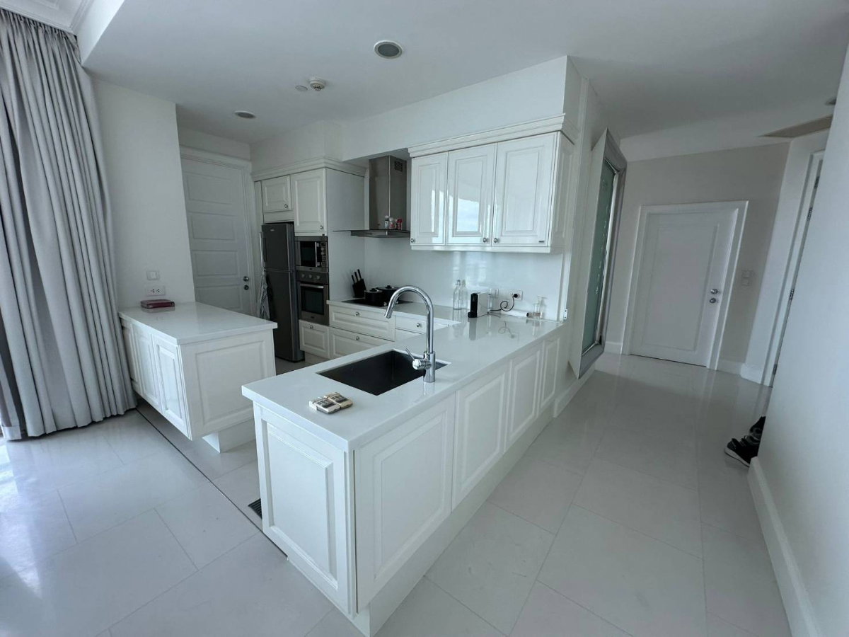 picture Royce Private Residence 2Bedroom For Rent - 10/43