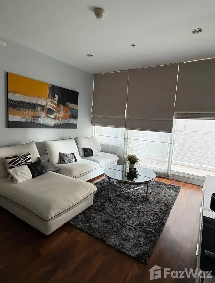 picture 100 mts from BTS Phrom Phong, shopping malls and restaurants 6175813 - 6/12