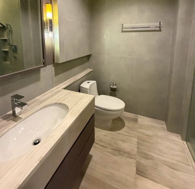 รูป 💼 Luxury Condo for Sale | Sathorn | Perfect Home for City Professionals | Near BTS Surasak | 22,900,000 THB -; LTH14965 - รูปที่ 1/6