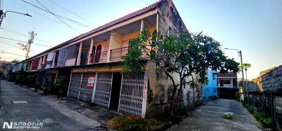 ทาวน์โฮม เขตจอมทอง : 69030200 : ขายทาวน์เฮ้าส์ 2 ชั้นหลังมุม 2 หลังติด รวม 30 ตร.ว. ถนนเอกชัย 30 จอมทอง กรุงเทพฯ ทำเลดี เดินทางสะดวก กู้ได้ 100 %