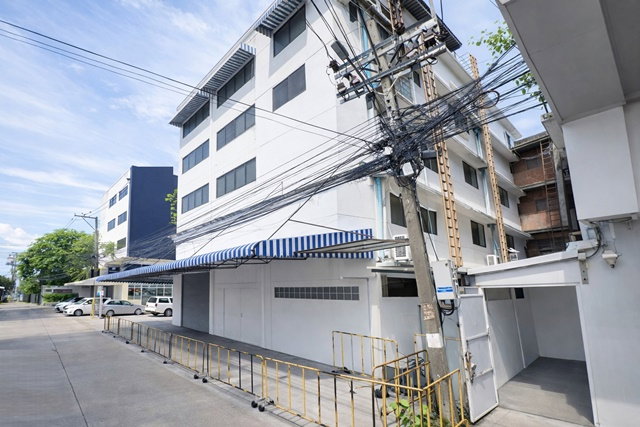 รูป MRTสุทธิสาร 490ม. ม.หอการค้าไทย ทำเลอินทามระ อาคาร 5 ชั้นให้เช่า 2 คูหา 3นอน 3น้ำ 5คัน ห้องมุม ตลาดห้วยขวาง ใกล้ 30 ตร.ว. 450 ตร.ม. - รูปที่ 2/8