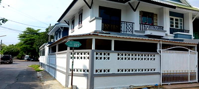 ขายบ้านแฝด : ขายบ้านแฝด 2 ชั้น พฤกษา 14A หลังมุม 23.90 ตรว. ซอยวัดลาดปลาดุก อ.บางใหญ่ จ.นนทบุรี ราคา  2,250,000 บาท