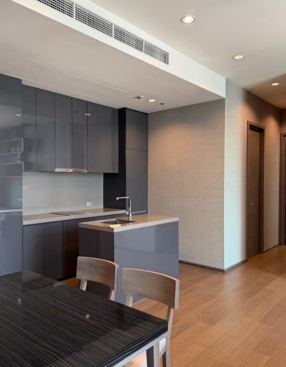 รูป 💼 Luxury Condo for Sale | Sathorn | Perfect Home for City Professionals | Near BTS Surasak | 22,900,000 THB -; LTH14965 - รูปที่ 4/6