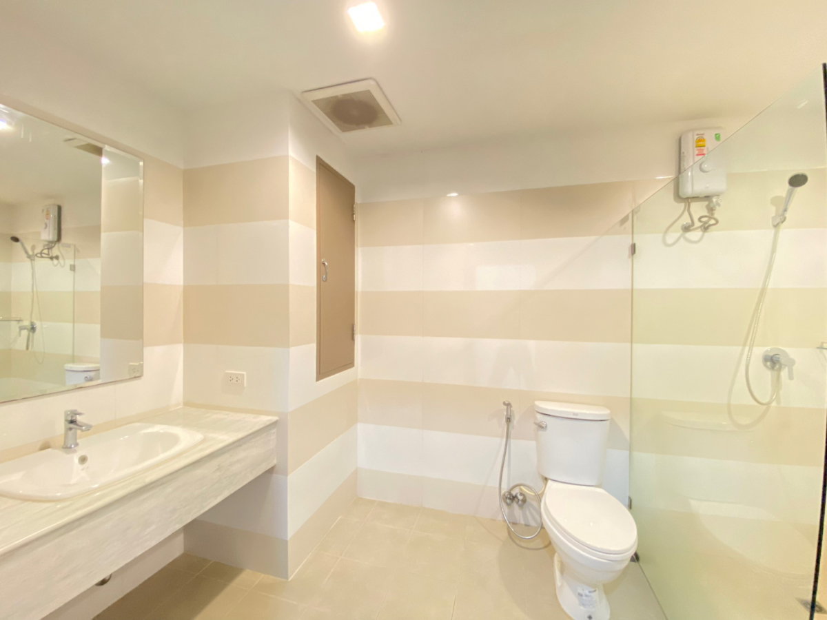 รูป For rent D.S. Tower Tower 1 ขนาด 257.56 sq.m. 3 bedroom ตกแต่งครบพร้อมเครื่องใช้ไฟฟ้า @100,000 Baht - รูปที่ 11/20
