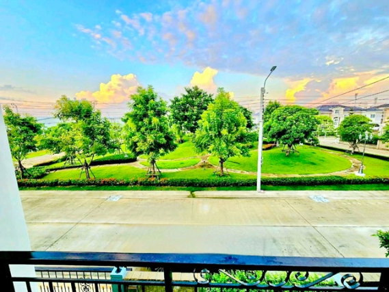 รูป พร้อมเฟอร์ฯครบ 40ตร.ว. 180ตร.ม.อิมพีเรียล เวิลด์ สำโรง 1.1 กม. สุขุมวิท113 บ้านหรูหรา 2ชั้น 4นอน BTS สำโรง 800ม. วัดด่านสำโรง 3น้ำ - รูปที่ 2/8