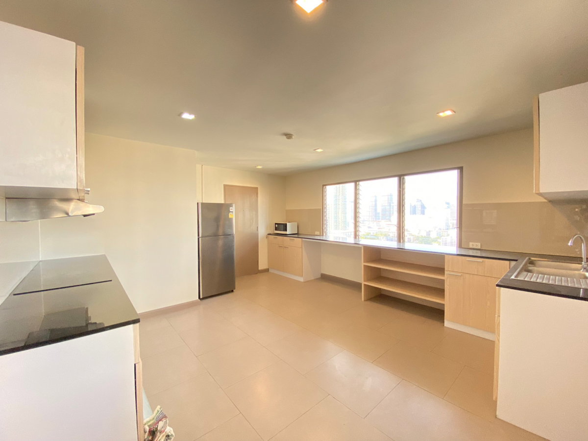 รูป For rent D.S. Tower Tower 1 ขนาด 257.56 sq.m. 3 bedroom ตกแต่งครบพร้อมเครื่องใช้ไฟฟ้า @100,000 Baht - รูปที่ 7/20