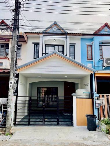 ทาวน์เฮาส์ 2 ชั้น หมู่บ้านเคซี.รามอินทรา 2 ซอย6 หทัยราษฎร์36 ทำเลดี ค้าขายได้  พื้นที่กว้างขวาง เฟอร์นิเจอร์พร้อมอยูา