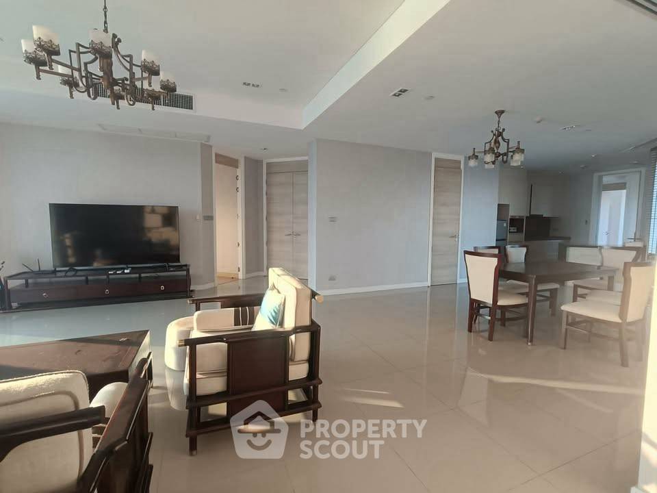 รูป คอนโด 3-ห้องนอน ที่ รีเฟล็คชั่น จอมเทียน บีช พัทยา ใกล้ เมืองพัทยา (ID 2801514) - รูปที่ 4/16