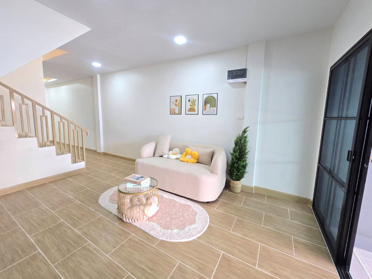 รูป ทาวน์เฮ้าส์ 2 ชั้น รีโนเวทใหม่ หมู่บ้านพีรวัส ซอยเพิ่มสิน 56 ตรงข้ามสวนน้ำสายไหม ถนนเมน ทำเลดี เดินทางสะดวก - รูปที่ 7/32