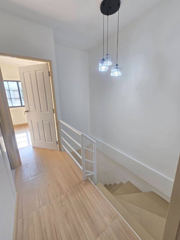 รูป ทาวน์เฮาส์ 2ชั้น รีโนเวทใหม่ ทำเลดี มีระเบียง ด้านหน้า ม.กฤษณา ซอย 1/5 ถนนร่มเกล้า 12 มีนบุรี ราคาถูก - รูปที่ 23/28