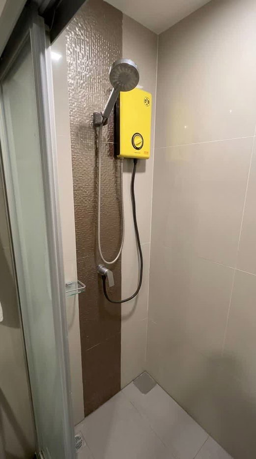 รูป Ideo Sathorn Wongwian Yai【𝐑𝐄𝐍𝐓】🔥ห้องเรียบง่าย เฟอร์ครบ จัดวางลงตัว ใช้งานสะดวกทุกมุม🔥 ติดต่อไลน์ไอดี: @hacondo - รูปที่ 10/10