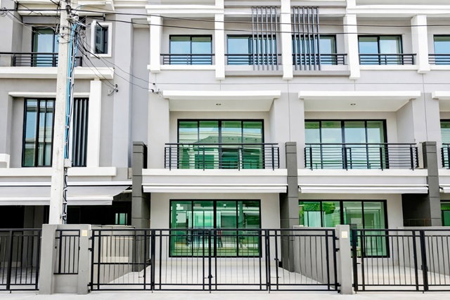 รูป ถ.สุขสวัสดิ์31-37 ทาวน์โฮม 3ชั้น 3นอน 3น้ำ ตลาดพระประแดงอาเขต ห้างบิ๊กซี สุขสวัสดิ์ 400 ม. ใกล้แยกพระประแดง 400 ม. 22 ตร.ว. 260 ตร.ม. - รูปที่ 1/8