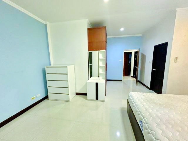 รูป ทาวน์โฮม 2 ชั้น 3 นอน 3 น้ำ ตลาดพระราม 5 800 ม. 36 ตร.ว.หลังริมติดสวน แม็คโคร โลตัส ไทวัสดุ นครอินทร์ 2 กม. - รูปที่ 6/8