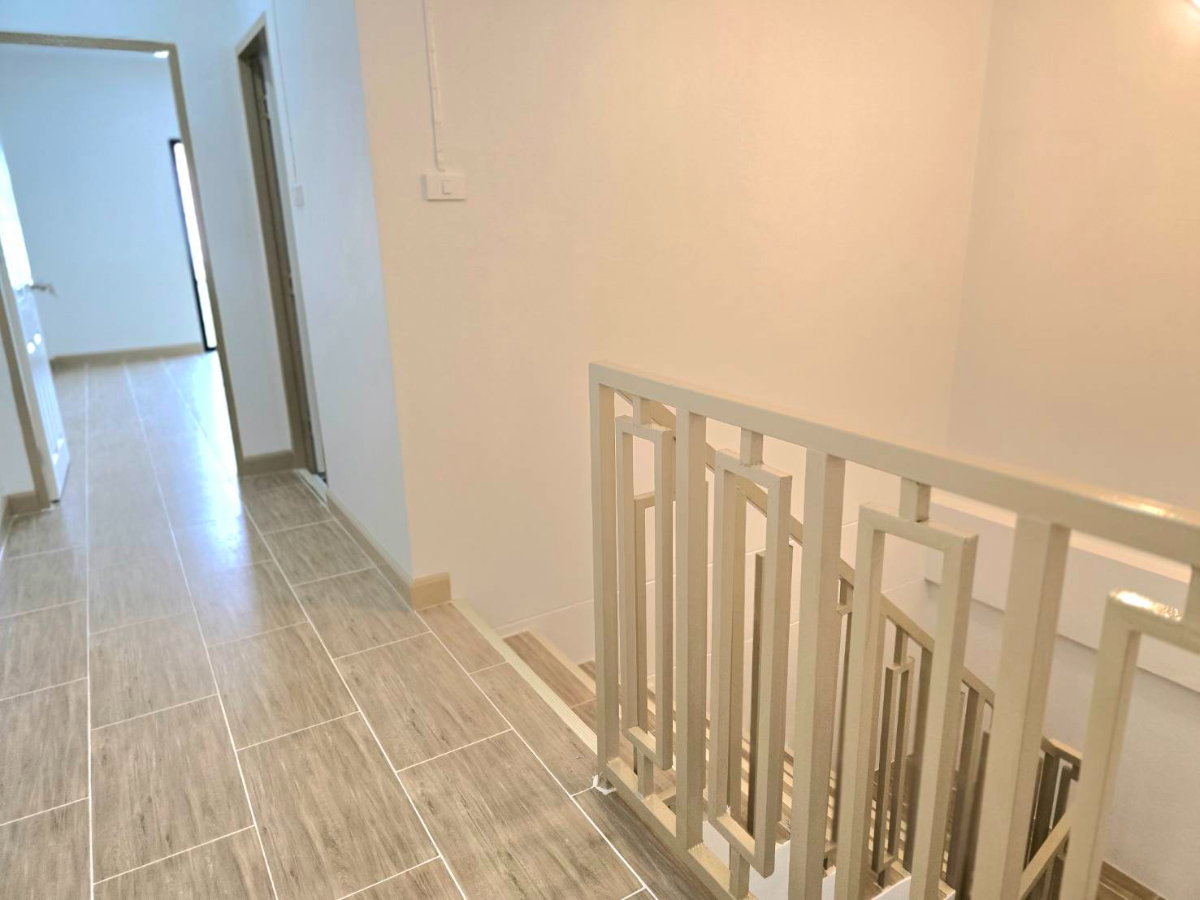 รูป ทาวน์เฮ้าส์ 2 ชั้น รีโนเวทใหม่ หมู่บ้านพีรวัส ซอยเพิ่มสิน 56 ตรงข้ามสวนน้ำสายไหม ถนนเมน ทำเลดี เดินทางสะดวก - รูปที่ 26/32