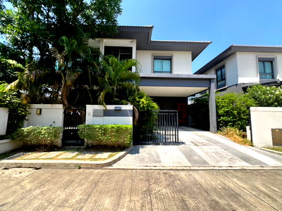 Houses for sale Tesco Lotus Srinakarindra : Two-story detached house for sale in Bangkok Boulevard Srinakarin-Bangna.