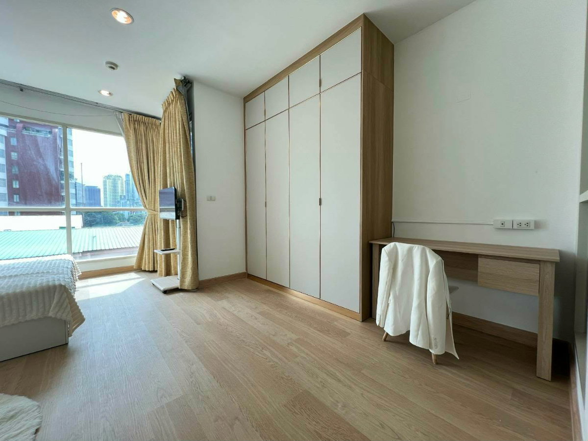 รูป คอนโดตั้งอยู่ใจกลางเมือง เพียง 700 เมตร จาก บีทีเอสชิดลม ใกล้ห้าง พร้อมอยู่ ราคาดีที่สุด ✨ - รูปที่ 2/10