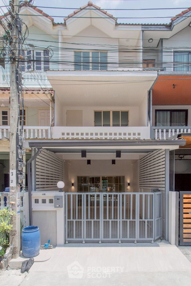 รูป ทาวน์เฮ้าส์ 3-ห้องนอน ที่ หมู่บ้านสินทวีโครงการ 8 พระราม 2 ใน จอมทอง (ID 2799479) - รูปที่ 1/26