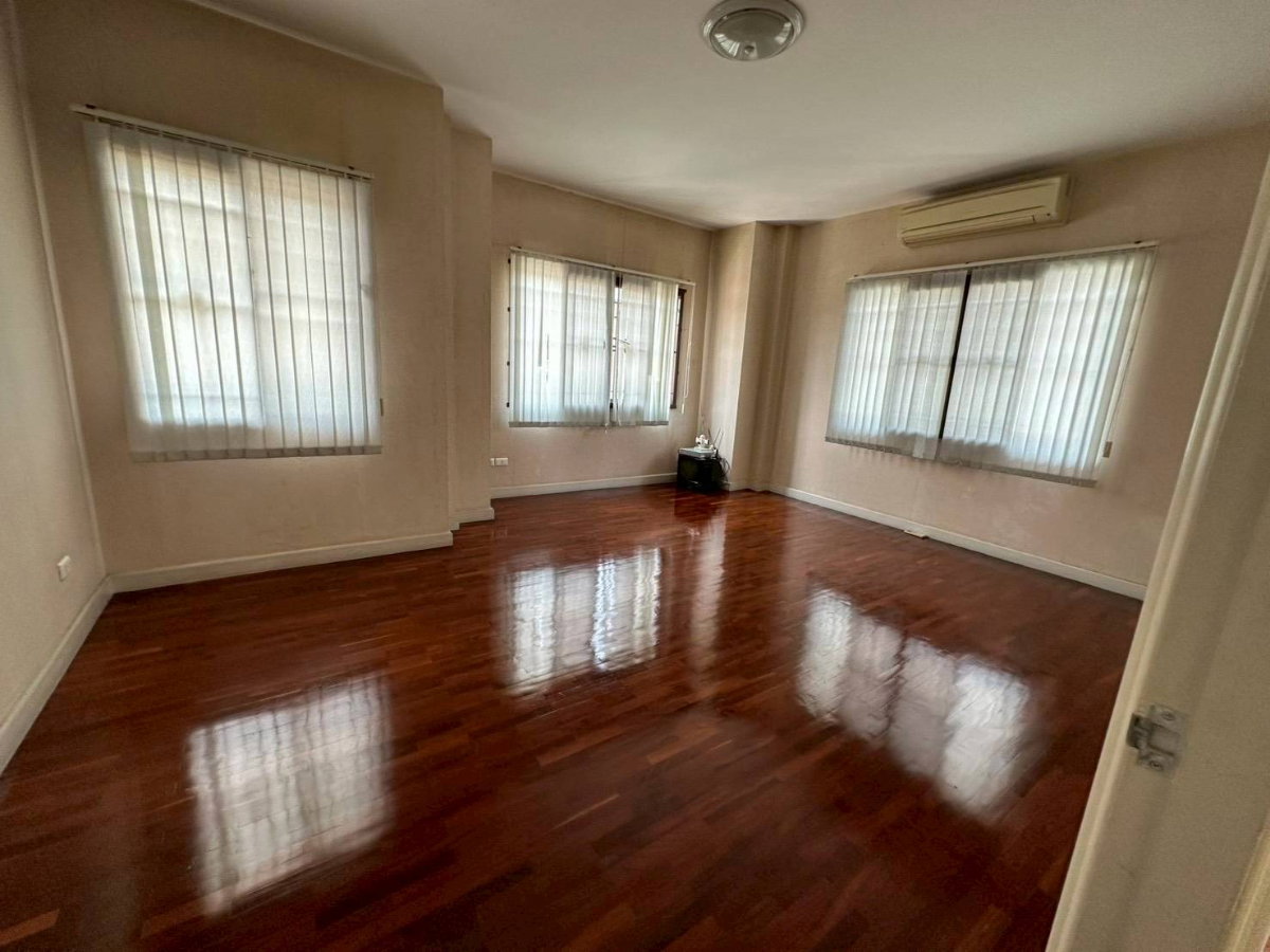 รูป ขายบ้านเดี่ยวหลังมุม สภาพนางฟ้า!   หมู่บ้านเศรษฐสิริ (เสรีไทย-สุขาภิบาล 2) ทำเลทอง ใกล้วงแหวนตะวันออก และสวนสยาม - รูปที่ 9/15
