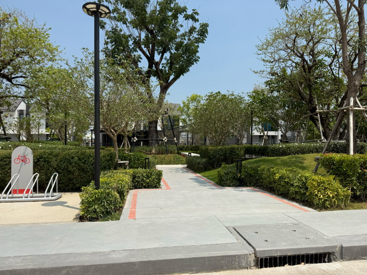 picture Room for Office or Residential ready moved in pets allowed - 3/17