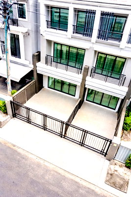 เช่าทาวน์โฮม ถนนสุขสวัสดิ์ : ตลาดพระประแดงอาเขต ถ.สุขสวัสดิ์31-37 ทาวน์โฮม 3ชั้น 3นอน 3น้ำ ใกล้แยกพระประแดง 400 ม. 22 ตร.ว. 260 ตร.ม. ห้างบิ๊กซี สุขสวัสดิ์ 400 ม.