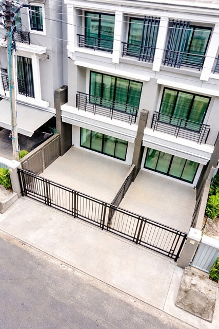 รูป ตลาดพระประแดงอาเขต ถ.สุขสวัสดิ์31-37 ทาวน์โฮม 3ชั้น 3นอน 3น้ำ ใกล้แยกพระประแดง 400 ม. 22 ตร.ว. 260 ตร.ม. ห้างบิ๊กซี สุขสวัสดิ์ 400 ม. - รูปที่ 1/8