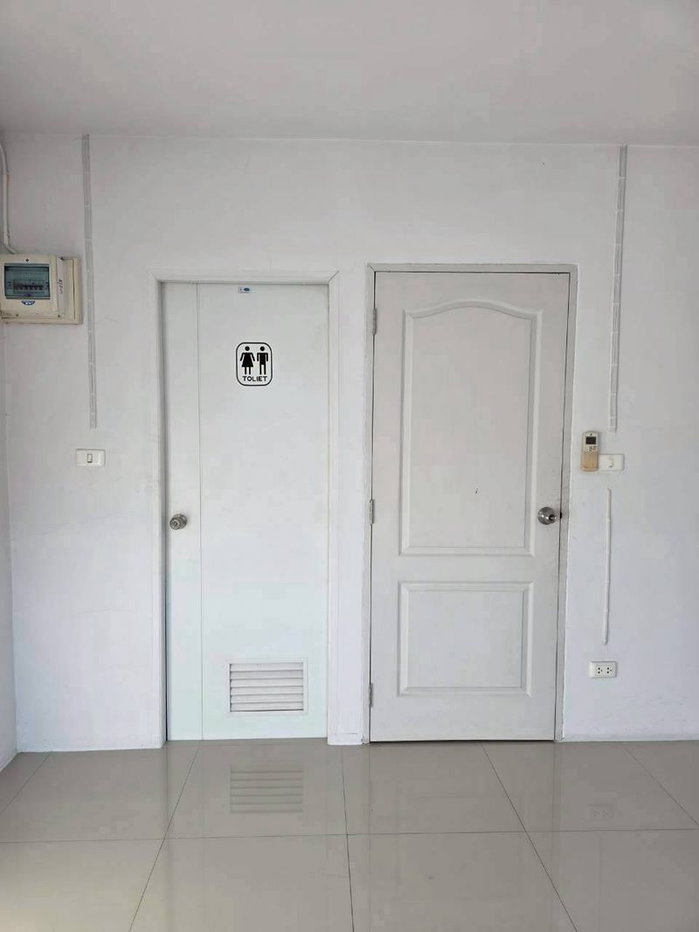 รูป ให้เช่าอาคารพาณิชย์ 3 ชั้นครึ่ง ติดถนนมอเวย์ ศรีราชา - รูปที่ 13/15