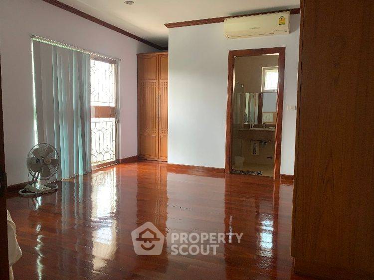 picture 5-BR House near MRT Bang Rak Noi Tha It (ID 2764856) - 10/12