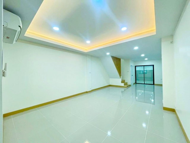 รูป ใกล้ม.เซาธ์อีสท์บางกอก 300 ม. 21 ตร.ว.170 ตร.ม. ทาวน์โฮม 2ชั้น 2นอน BTS บางนา 780ม. BTS อุดมสุข 800ม. 2น้ำ - รูปที่ 2/8