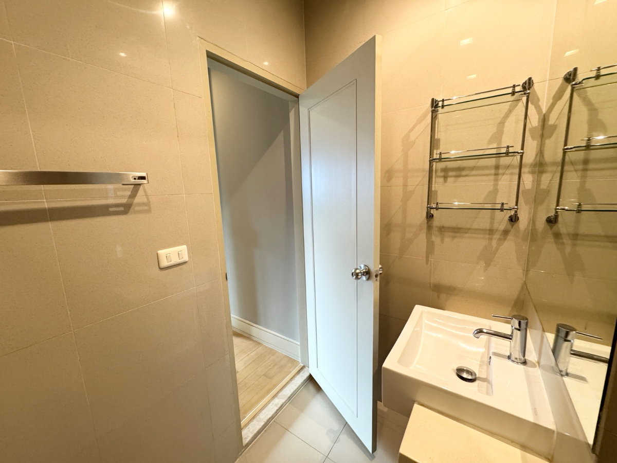 รูป 🇯🇵คอนโดให้เช่า Noble Reveal ย่านยอดนิยมของชาวญี่ปุ่น เดินได้ภายใน 5 นาทีถึง BTS, ซูเปอร์มาร์เก็ต, 7-Eleven, โรงพยาบาล และคาเฟ่ - รูปที่ 7/14