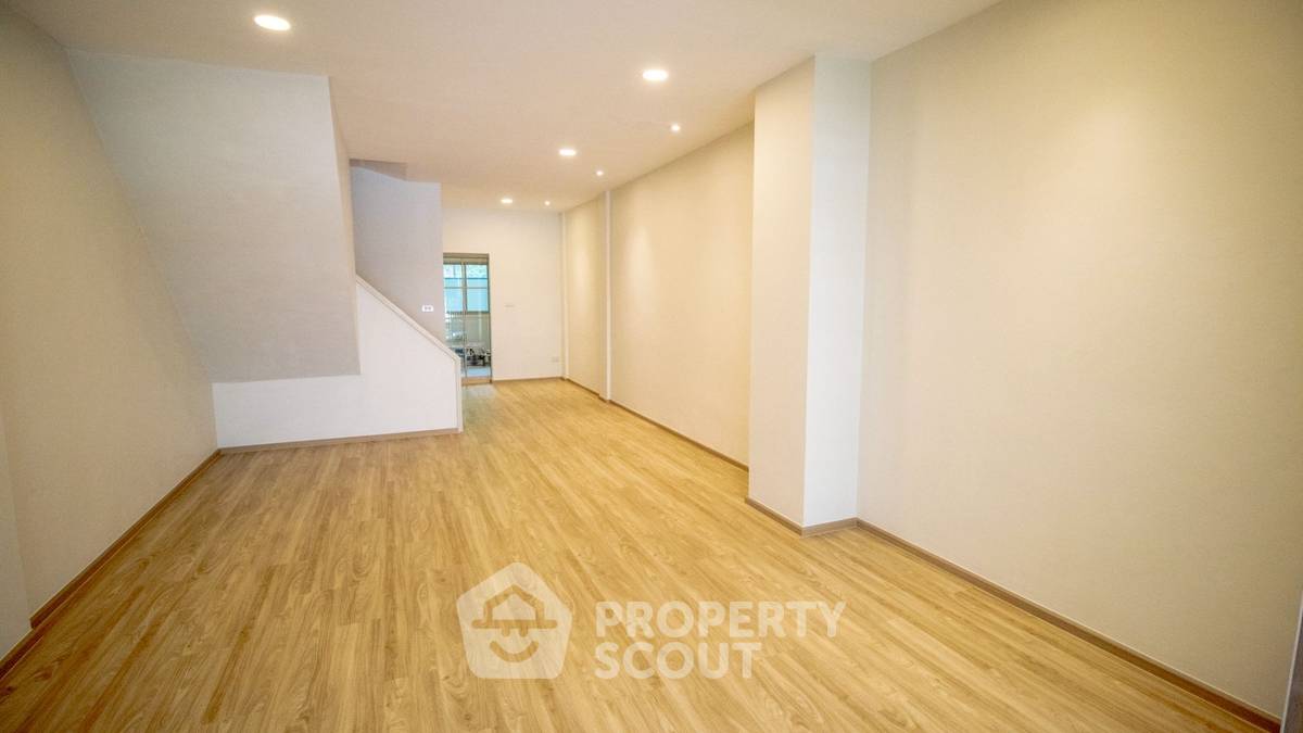 รูป ทาวน์เฮ้าส์ 3-ห้องนอน ที่ หมู่บ้านสินทวีโครงการ 8 พระราม 2 ใน จอมทอง (ID 2799479) - รูปที่ 23/26