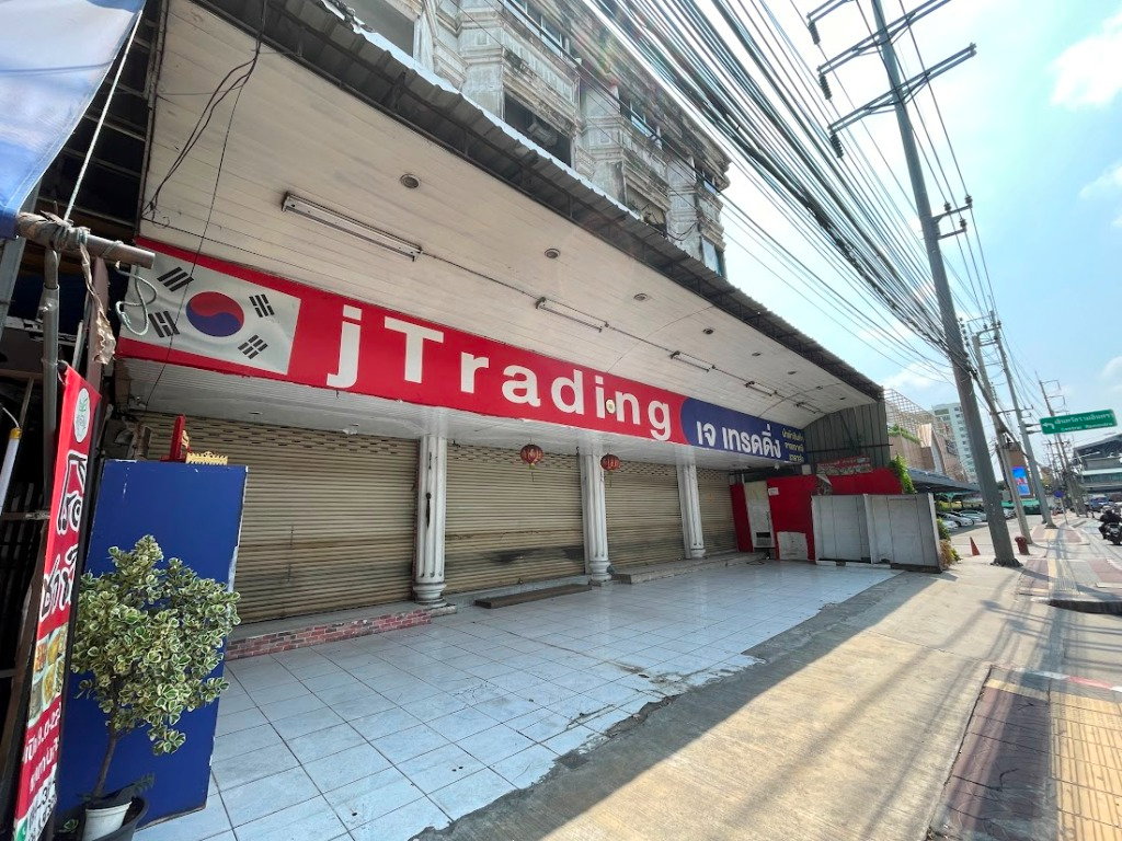 รูป ให้เช่าโชว์รูม 200 ตรม. หรืออาคารพาณิชย์ชั้นล่าง 3.5 ห้อง ติดถนนรามอินทราใกล้กับ ม. เกริก และเซนทรัลรามอินทรา - รูปที่ 12/27