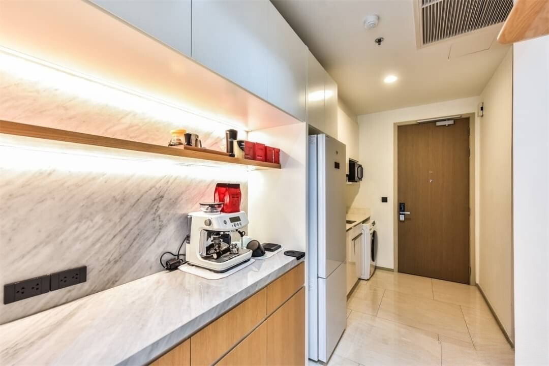 picture Selling Below Appraisal Price! Ashton Silom 1Bedroom - 3/15