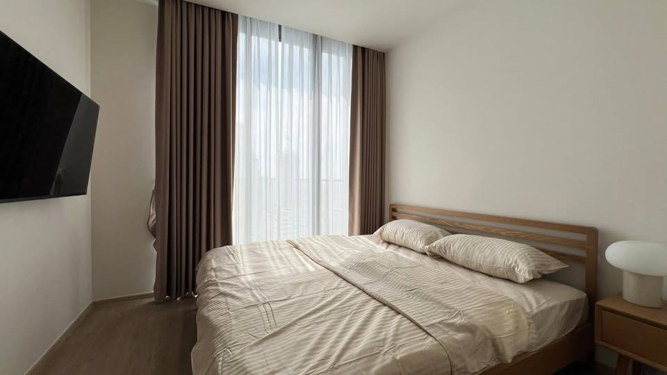 picture Spacious 1 Bedroom Noble State 39 condo for rent on a high floor - 2/15