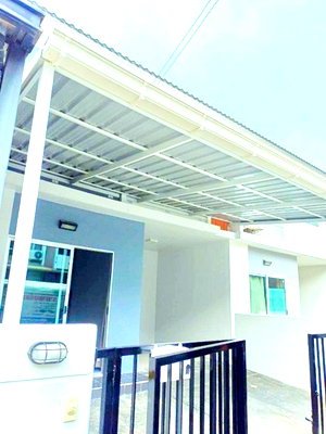 เช่าทาวน์โฮม คลองหลวง ปทุมธานี : ม.เทคโนโลยีราชมงคลธัญบุรี 800 ม. ทาวน์เฮ้าส์ 2 ชั้น สภาพสวย 3 นอน 2 น้ำ ใกล้ รีโนเวทใหม่ทั้งหลัง 18ตร.ว. 140 ตร.ม. ทำเลรังสิต ธัญบุรี