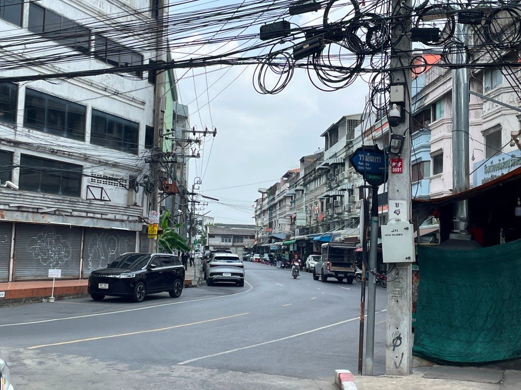 รูป ให้เช่าโชว์รูม 200 ตรม. หรืออาคารพาณิชย์ชั้นล่าง 3.5 ห้อง ติดถนนรามอินทราใกล้กับ ม. เกริก และเซนทรัลรามอินทรา - รูปที่ 18/27