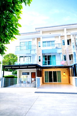 เช่าทาวน์โฮม เดอะ คริสตัล : CDC500ม. 27 ตร.ว. 320 ตร.ม.ถ.ลาดพร้าว87 ทาวน์โฮม 3ชั้น 3นอน เลียบด่วนเอกมัย รามอินทรา 3น้ำ ใกล้เดอะ คริสตัล 800 ม.