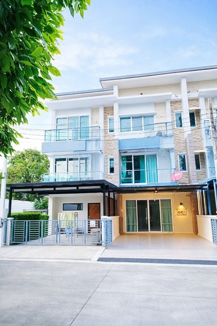 รูป CDC500ม. 27 ตร.ว. 320 ตร.ม.ถ.ลาดพร้าว87 ทาวน์โฮม 3ชั้น 3นอน เลียบด่วนเอกมัย รามอินทรา 3น้ำ ใกล้เดอะ คริสตัล 800 ม. - รูปที่ 1/8