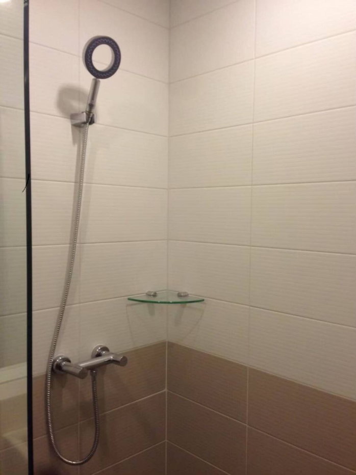 รูป Ideo Q Chula Samyan【𝐒𝐄𝐋𝐋 & 𝐑𝐄𝐍𝐓】🔥ดีไซน์เฉียบคม เฟอร์จัดเต็ม บิ้วอินลงตัว พร้อมส่วนกลางครบ🔥 ติดต่อไลน์ไอดี: @hacondo - รูปที่ 6/7