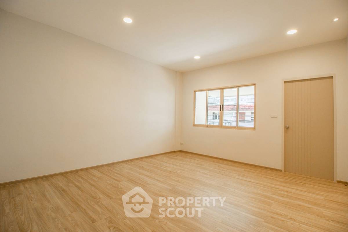 รูป ทาวน์เฮ้าส์ 3-ห้องนอน ที่ หมู่บ้านสินทวีโครงการ 8 พระราม 2 ใน จอมทอง (ID 2799479) - รูปที่ 16/26