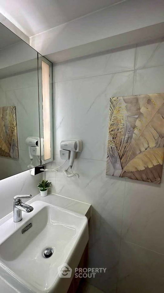 picture 2-BR Condo at Walden Asoke near MRT Sukhumvit (ID 2799598) - 36/48