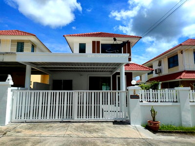 เช่าบ้านแฝด ชลบุรี : ให้เช่าบ้านแฝด 4 ห้องนอน 2 ห้องครัว ม.เฮ้าส์ออฟคานารี สวนเสือ ศรีราชา