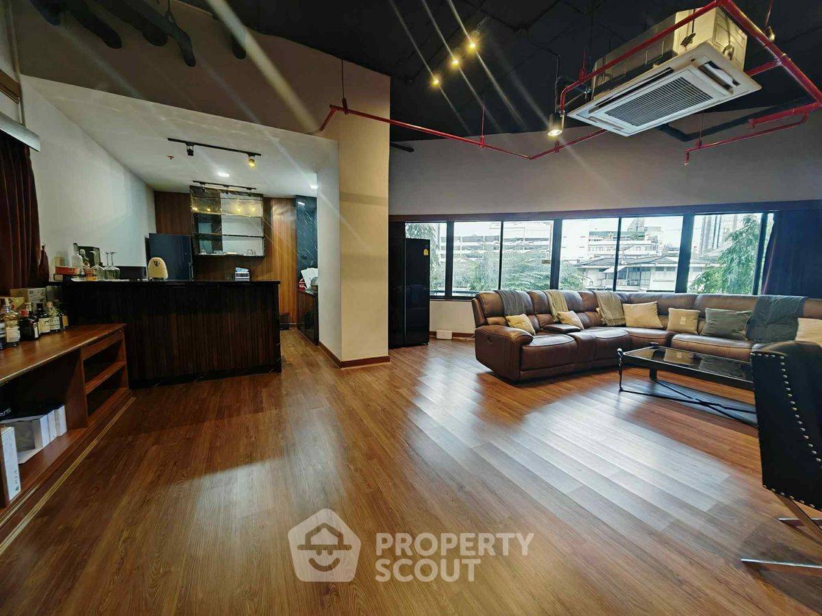 รูป คอนโด 2-ห้องนอน ที่ มูน ทาวเวอร์ คอนโดมิเนียม ใกล้ BTS ทองหล่อ (ID 2222567) - รูปที่ 1/5