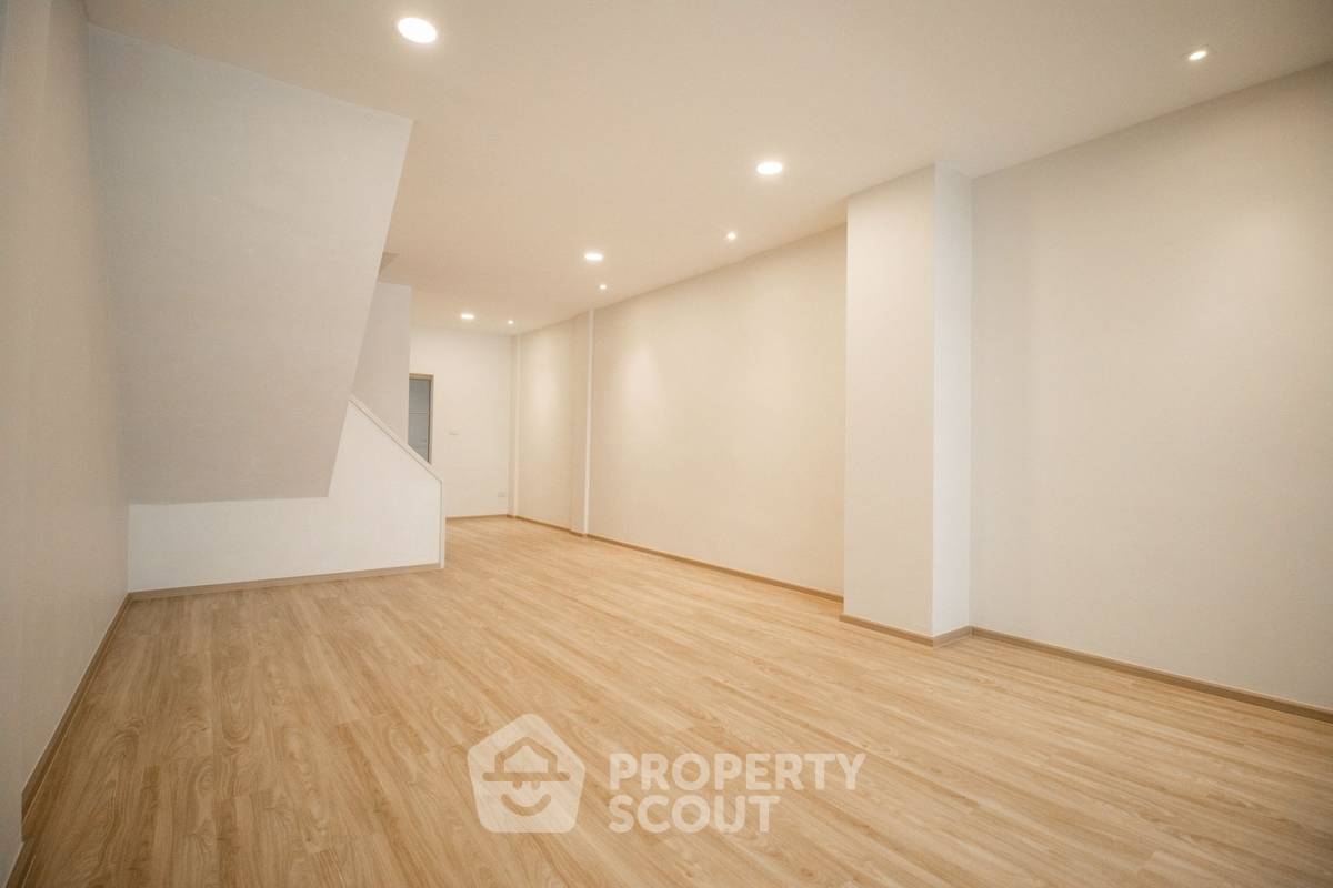 รูป ทาวน์เฮ้าส์ 3-ห้องนอน ที่ หมู่บ้านสินทวีโครงการ 8 พระราม 2 ใน จอมทอง (ID 2799479) - รูปที่ 12/26