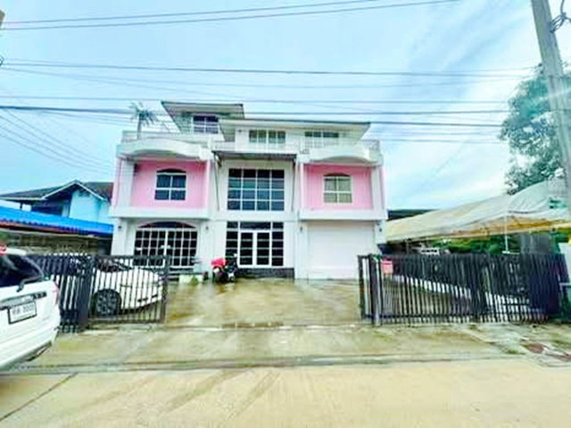 รูป อาคาร 4ชั้นสภาพสวย 100ตร.ว. 700ตร.ม. สวนหลวง ร.9 900ม.ดีไซน์ทันสมัย พัฒนาการ 91-99 9นอน 4 น้ำ - รูปที่ 1/8