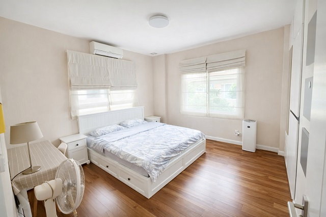 รูป บ้านเดี่ยว 2 ชั้น ดีไซน์ทันสมัย 4 น้ำ ใกล้นิคมอัญธานี 1 กม. 4นอน พร้อมเฟอร์ฯครบ 8แอร์ มัณฑนา อ่อนนุช-วงแหวน4 - รูปที่ 3/8