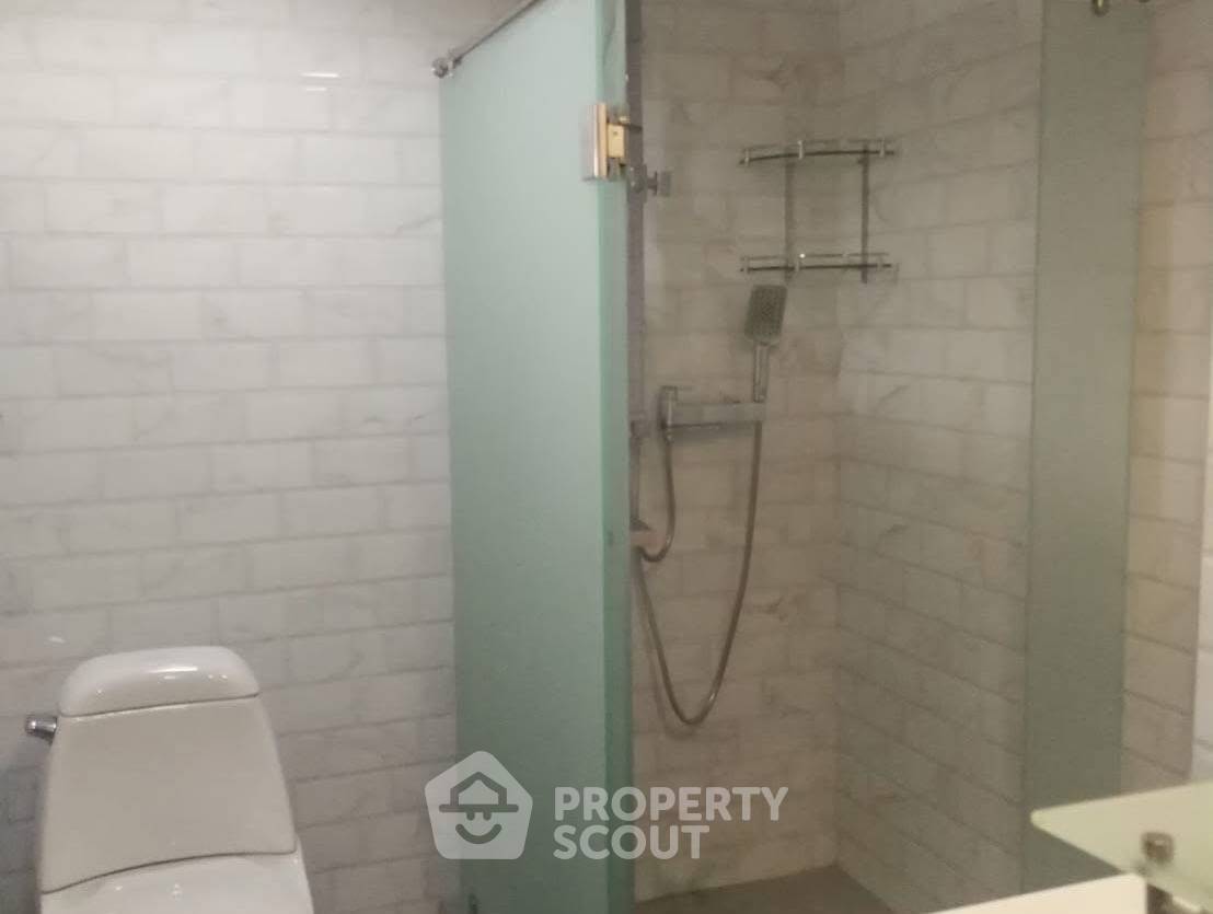 picture 3-BR Condo at Pathumwan Place Condominium near BTS National Stadium (ID 2799813) - 8/15