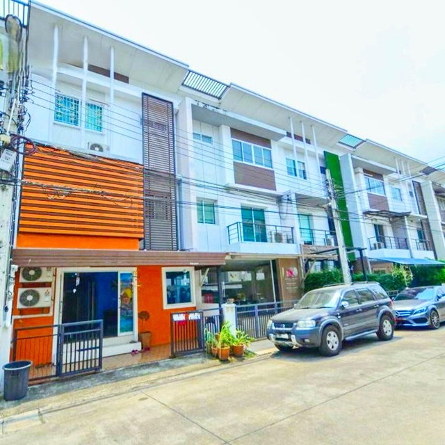 รูป ประเวศ ตลาดเอี่ยมสมบัติ 2 กม. อ่อนนุช สุขุมวิท77 ทาวน์โฮม 3ชั้น 3นอน 3น้ำ วัดกระทุ่มเสือปลา 20ตร.ว. ARLบ้านทับช้าง 900ม. 230ตร.ม. - รูปที่ 1/5