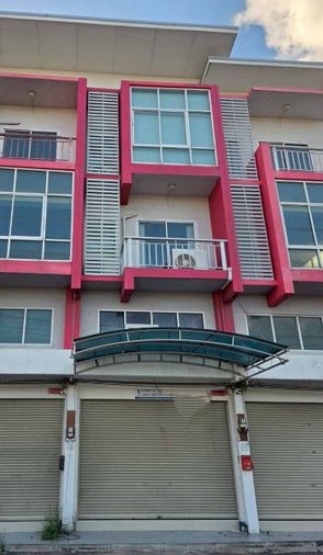 ให้เช่าอาคารพาณิชย์ 3 ชั้นครึ่ง ติดถนนมอเวย์ ศรีราชา